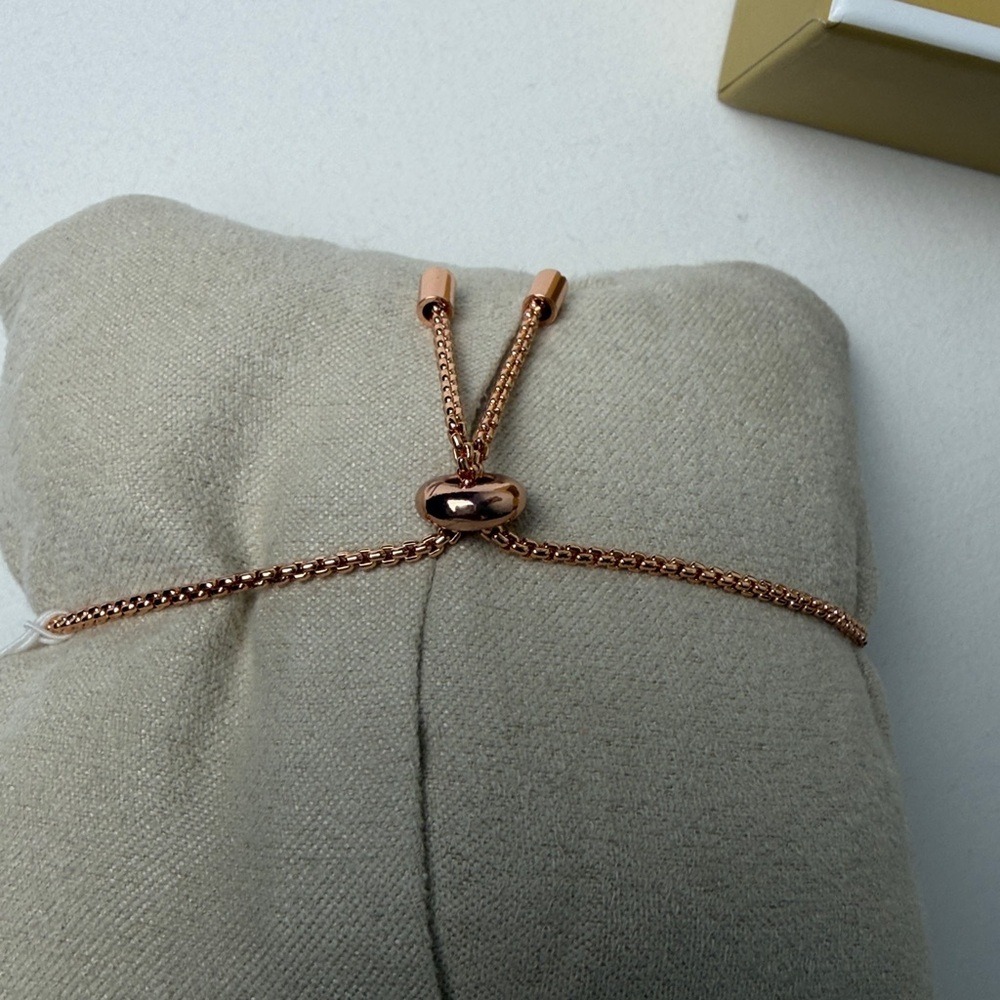 Michael Kors Elegant Gold Bracelet with Logo Charm rose gold color - Picture 7 of 11